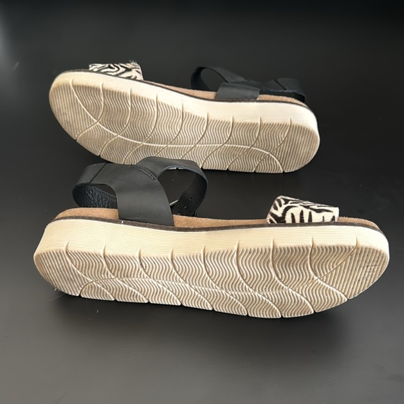 DibaTrue Sandal. Animal Print. Size 7.5. - Picture 4 of 6